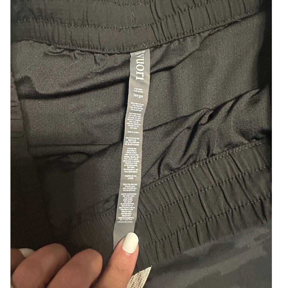 Vuori Clementine 2.5" Shorts Women's Size Large Black Gray Camo Running Active - Picture 3 of 6